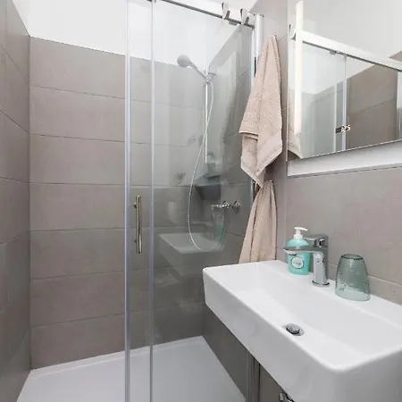 Apartment Sanja Postira